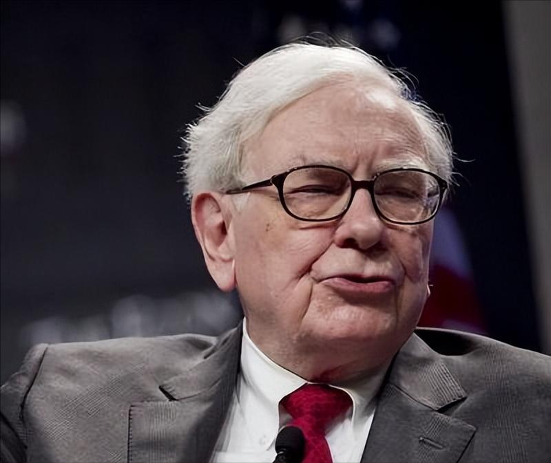 95岁巴菲特退休爆预言：“美日会更强大”！人们在猜“咋不提中国”时，没成想他关于