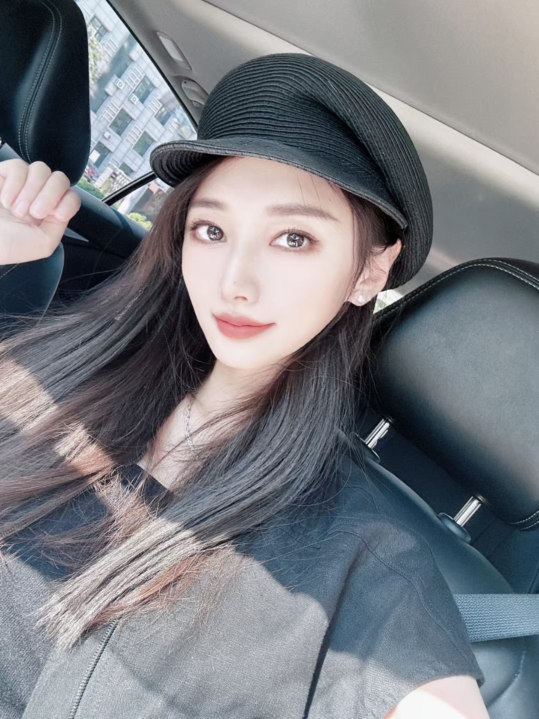 𝙇𝙞𝙫𝙚𝙃𝙚𝙖𝙧𝙩♡︎⧙超喜欢我今天的这个帽子?