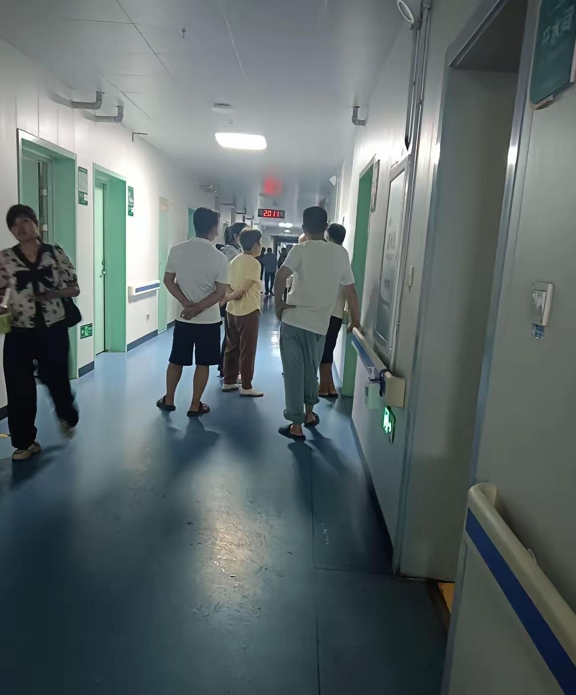 人还没死，就不治了——我朋友这段时间的遭遇，让我彻底明白，有些“恶”，其实是被逼