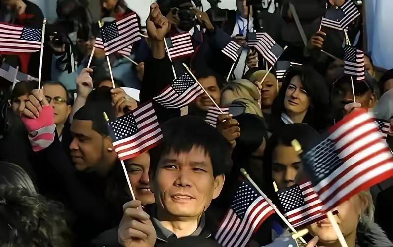 美国人一针见血：“如果中国真的那么好，为啥还有大批人移民到美国？”中国人移民美国