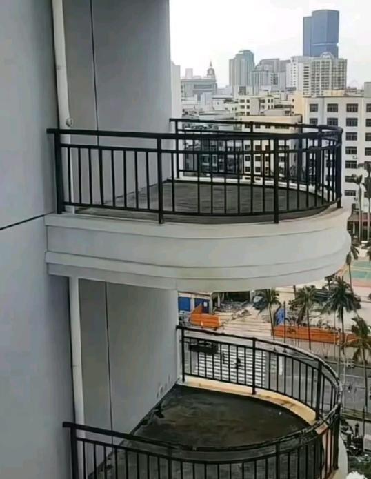 这个阳台设计师工作的时候是睡着了吗？