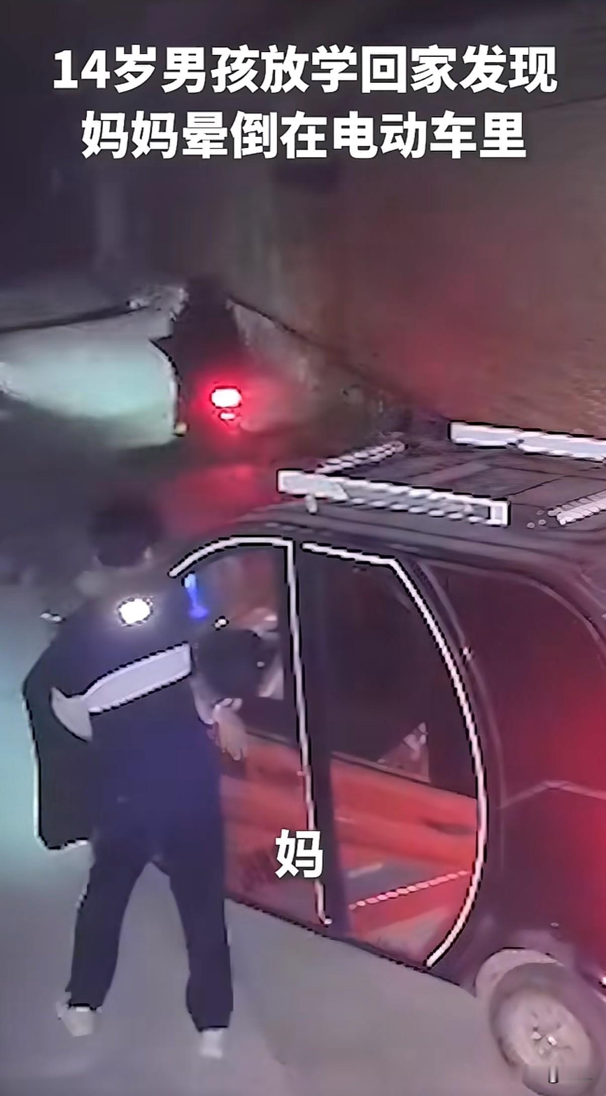 一百二十斤的母亲晕倒在家门口，九十斤的儿子咬牙把她抱了回去。山东临沂。一位母