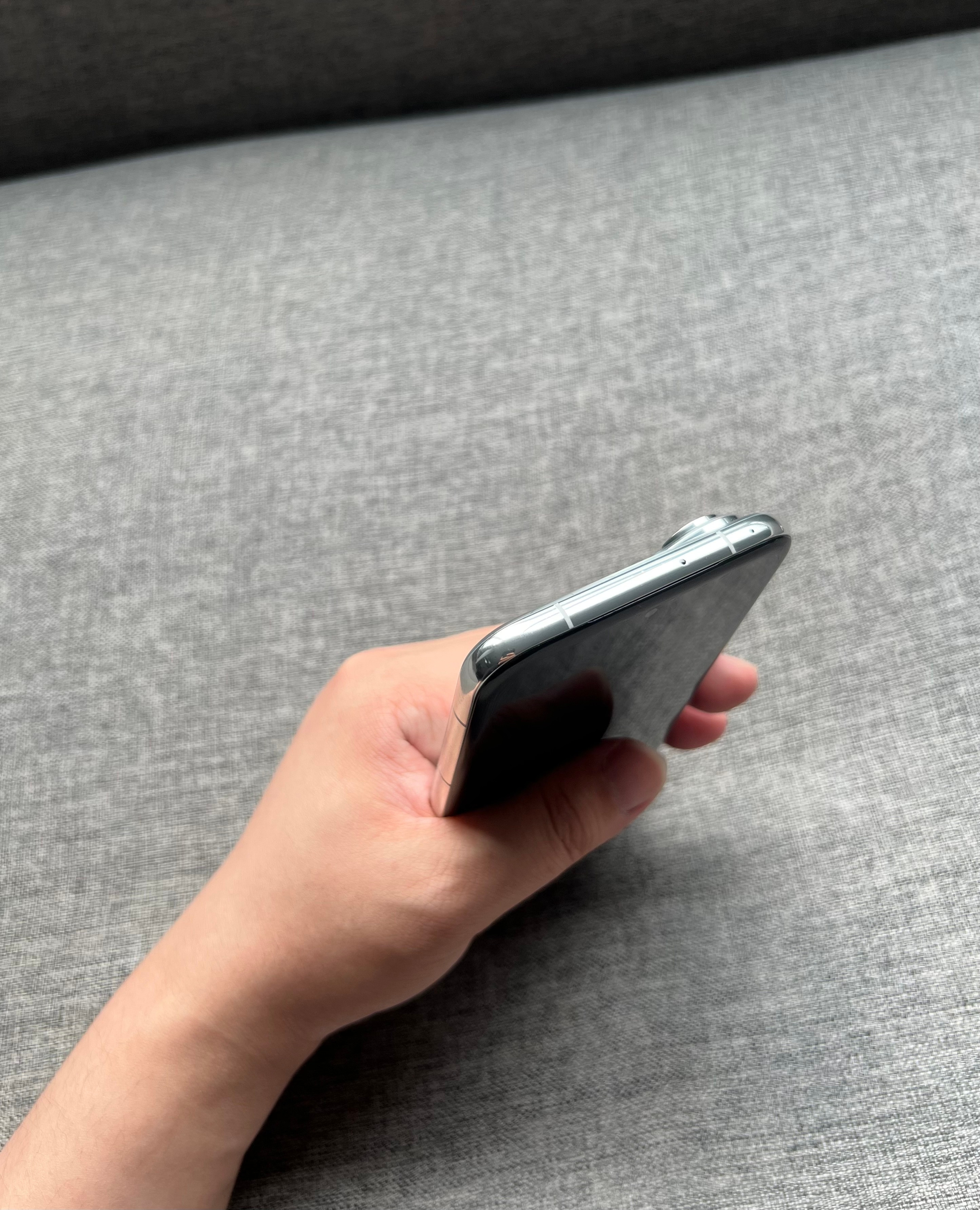 华为Pura70Pro+16+512G光织银，屏幕小划痕，外壳划痕，电池效