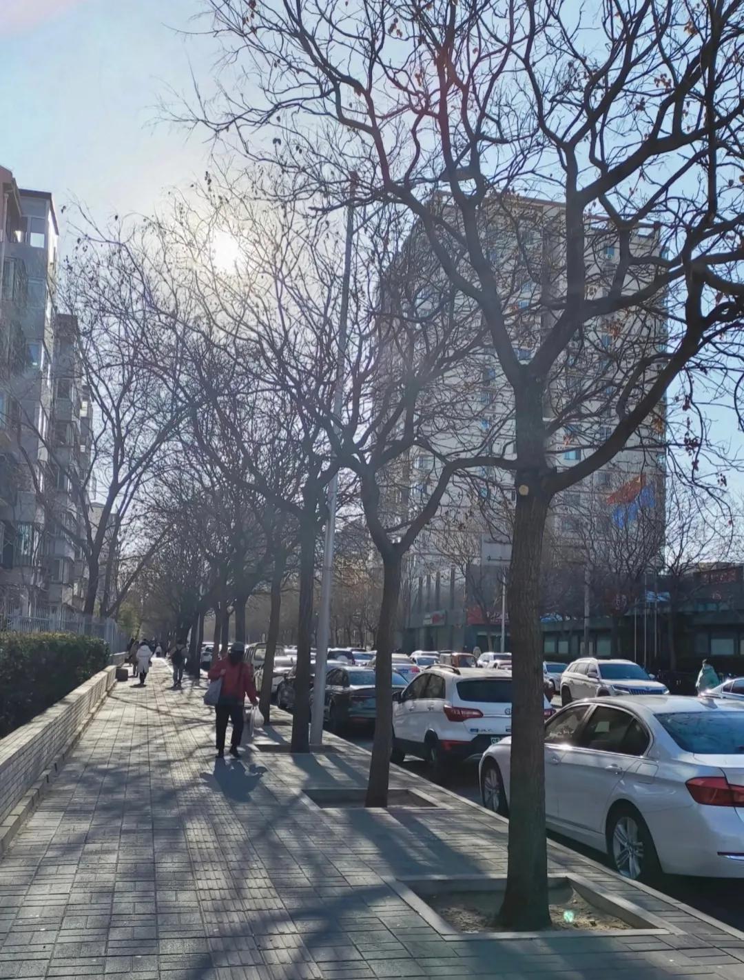 未来三年26到28年形势很复杂第一坚决不要去替任何人做担保第二不要去碰重资