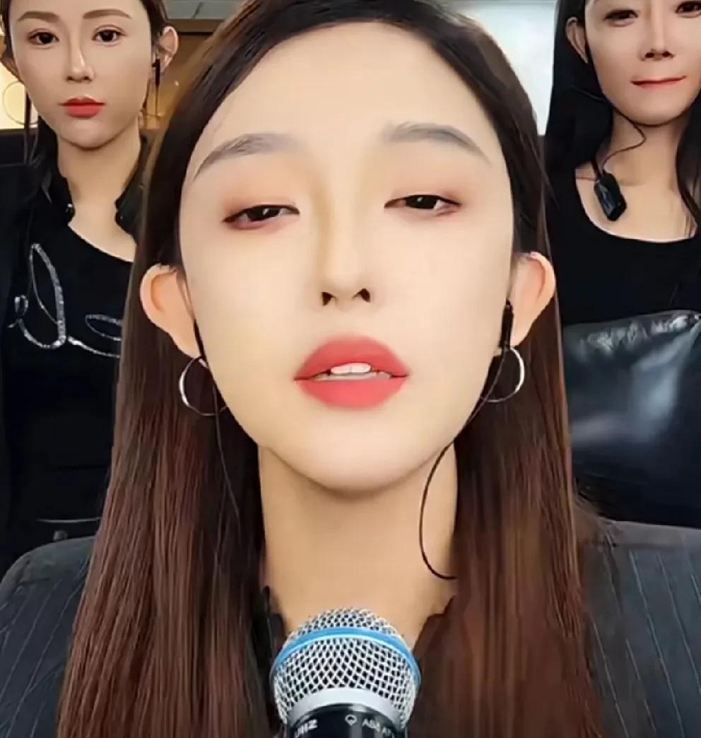 娜美吐槽很多荣誉粉准备离开自己，求他们多给自己点机会！