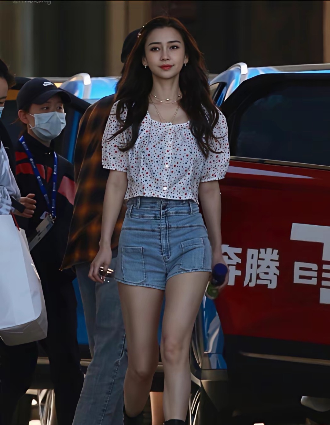 Angelababy当妈妈了还那么有少女感太让人羡慕了