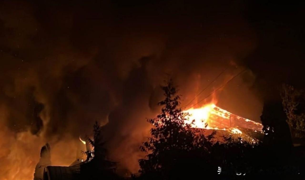 9月2日，亲俄地下组织向俄罗斯媒体报告称，过去一夜，俄军使用导弹和“天竺葵-3”