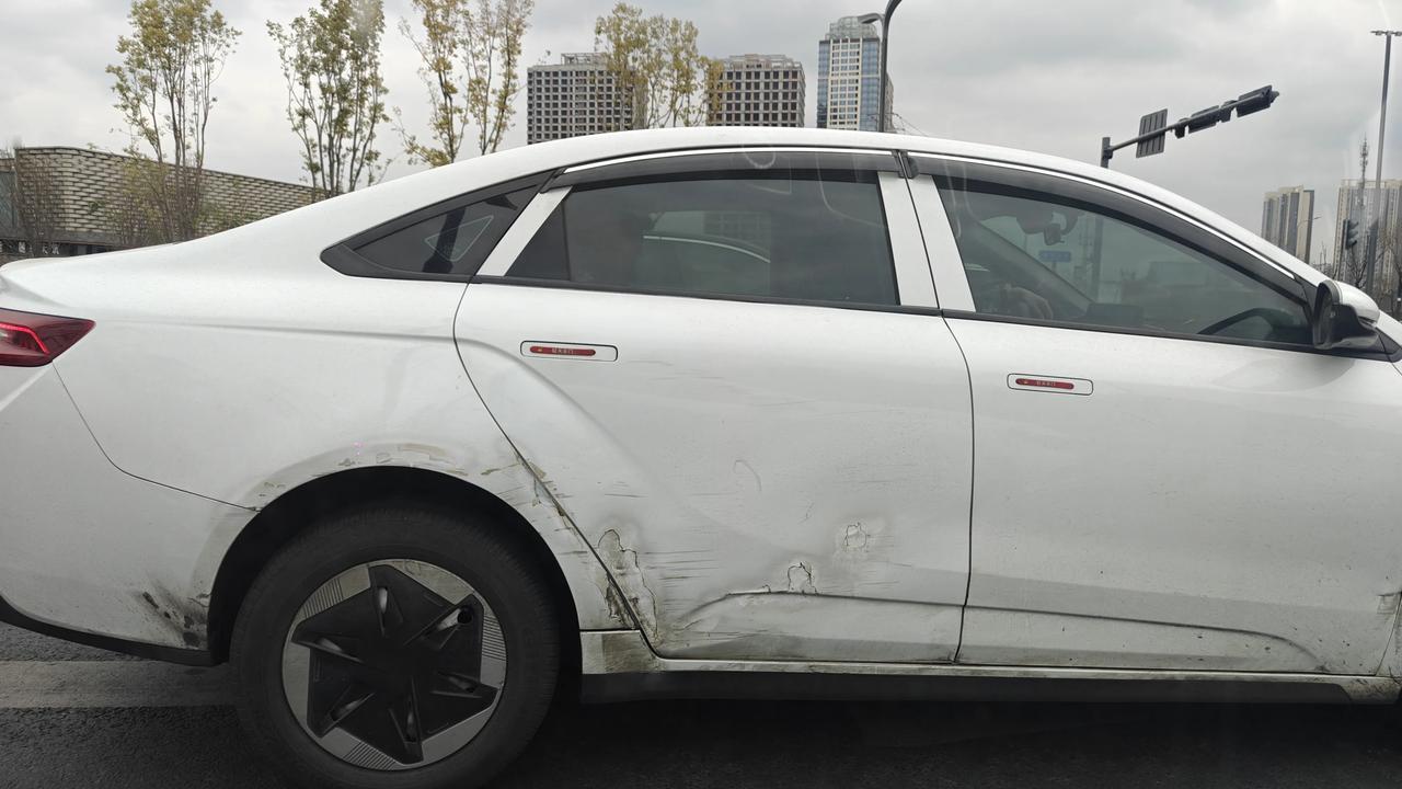 其实选二手车真没必要原版原漆，性价比才是王道。有些瑕疵就是给你砍价用的[呲牙笑]