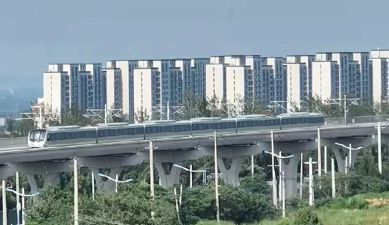 济南地铁四号线跑上了八号线轨道，看来传闻中的四号线八号线套跑可以确定了。四号线