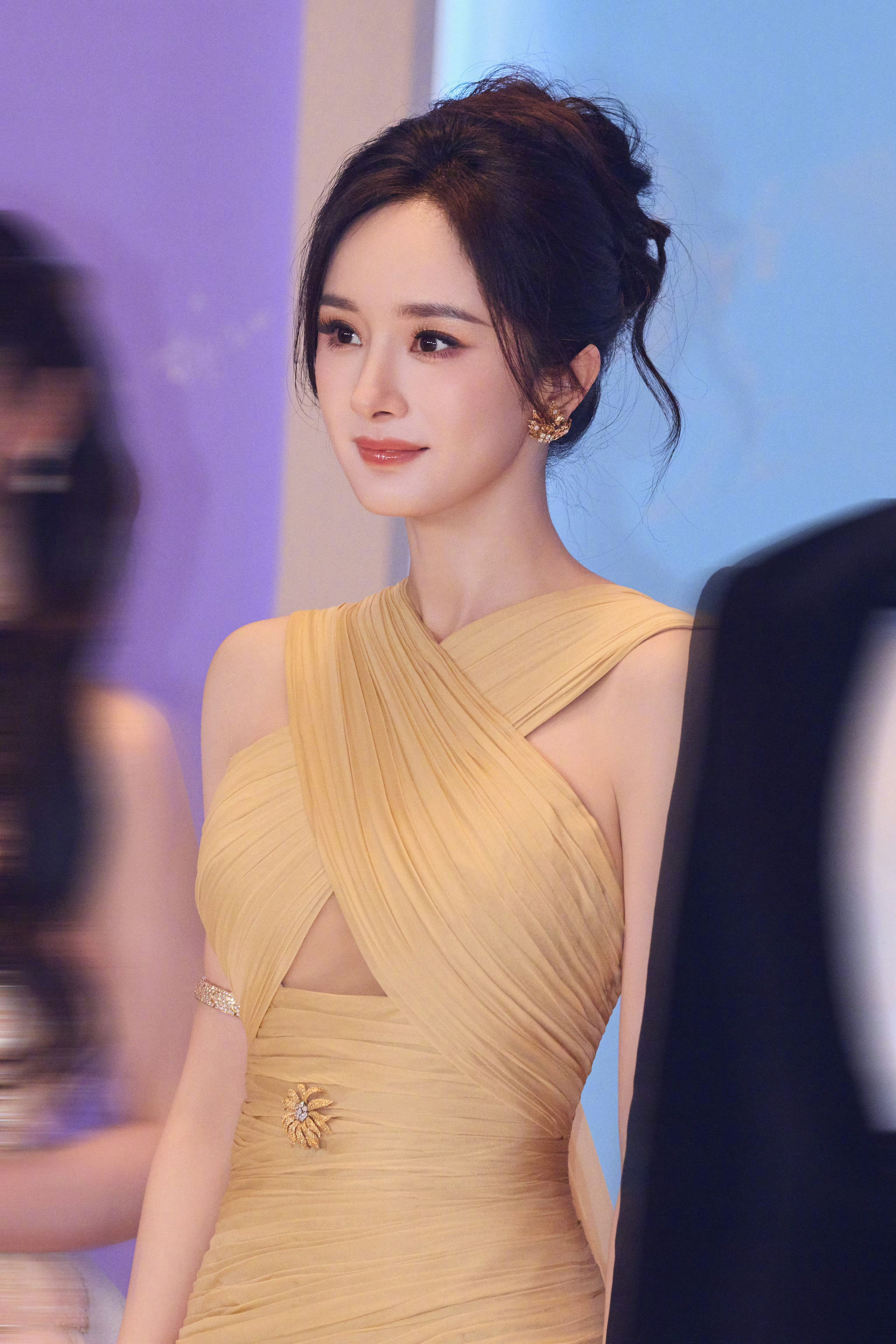 杨幂明天想看这样的造型