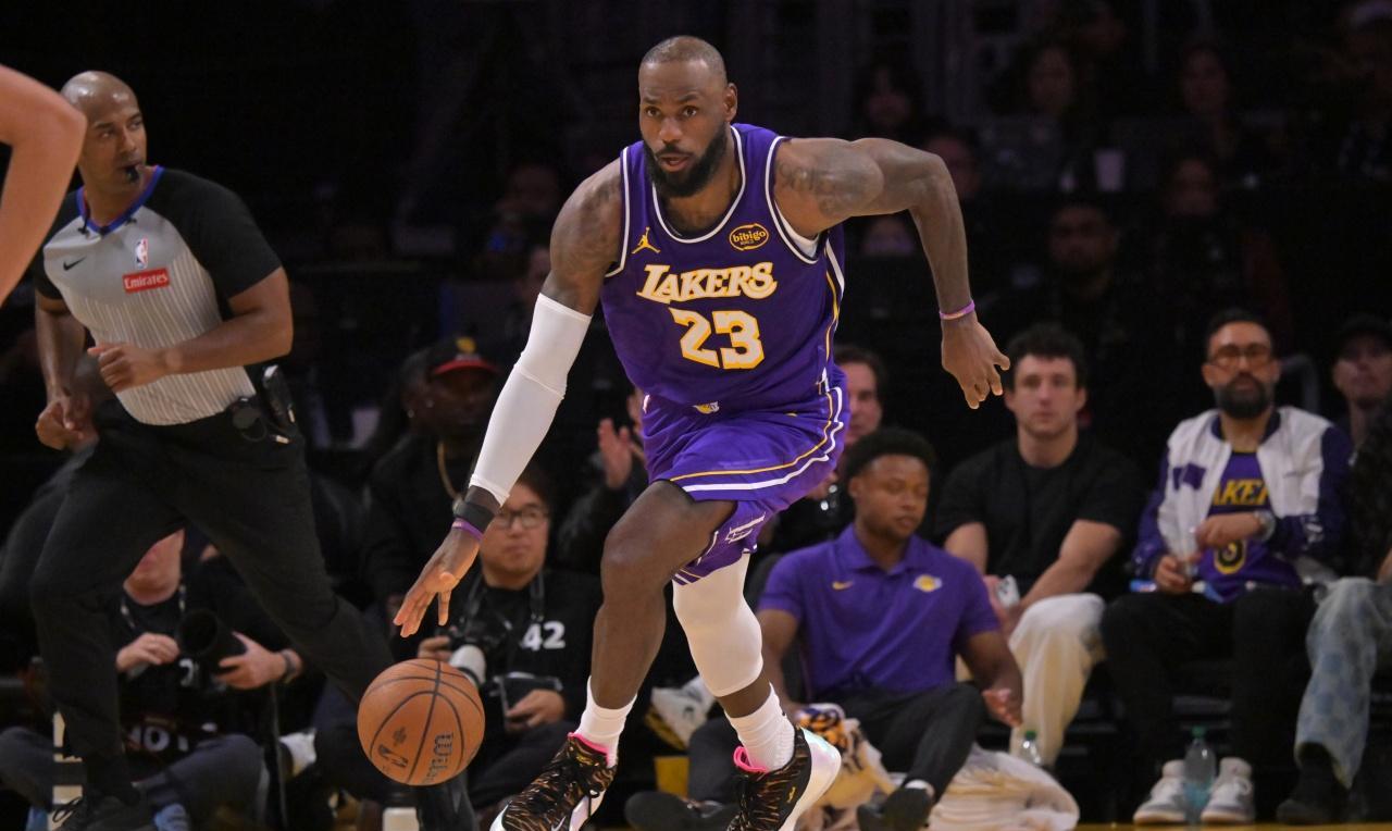 詹姆斯操碎了心，不敢退役！美媒报道：詹姆斯如果退役，布朗尼大概率会在发展联盟待着