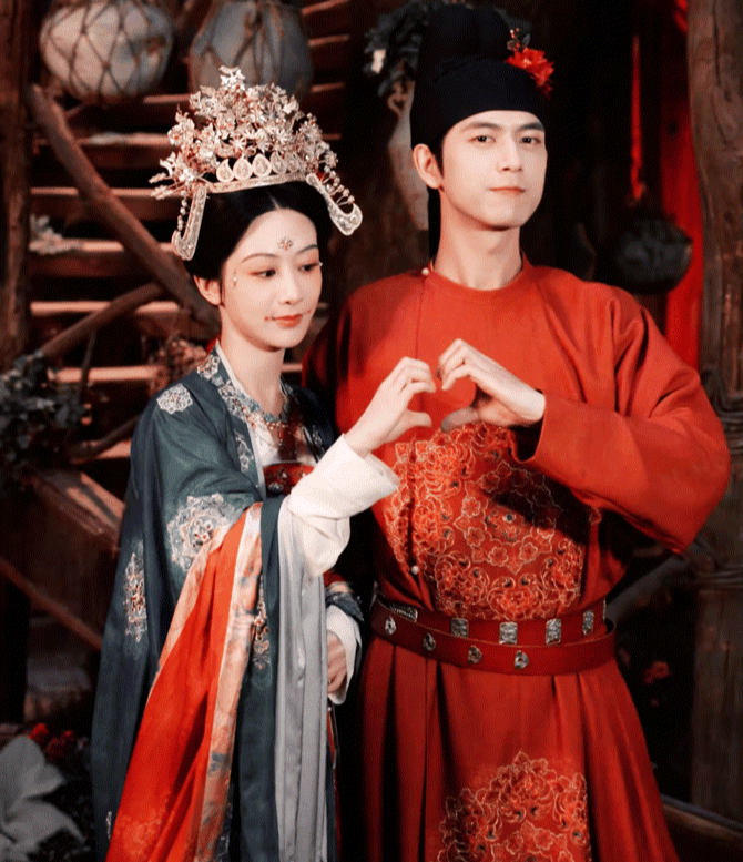 恭喜李现凭借电视剧《锦绣芳华》“蒋长扬”一角提名第16届澳门国际电视节“最佳男主