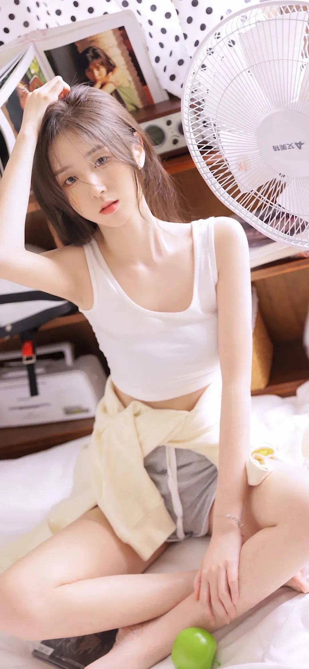 笑话：医生值夜班时，遇到位年轻姑娘红着脸站在妇科诊室门口，欲进又止。张医生看穿她