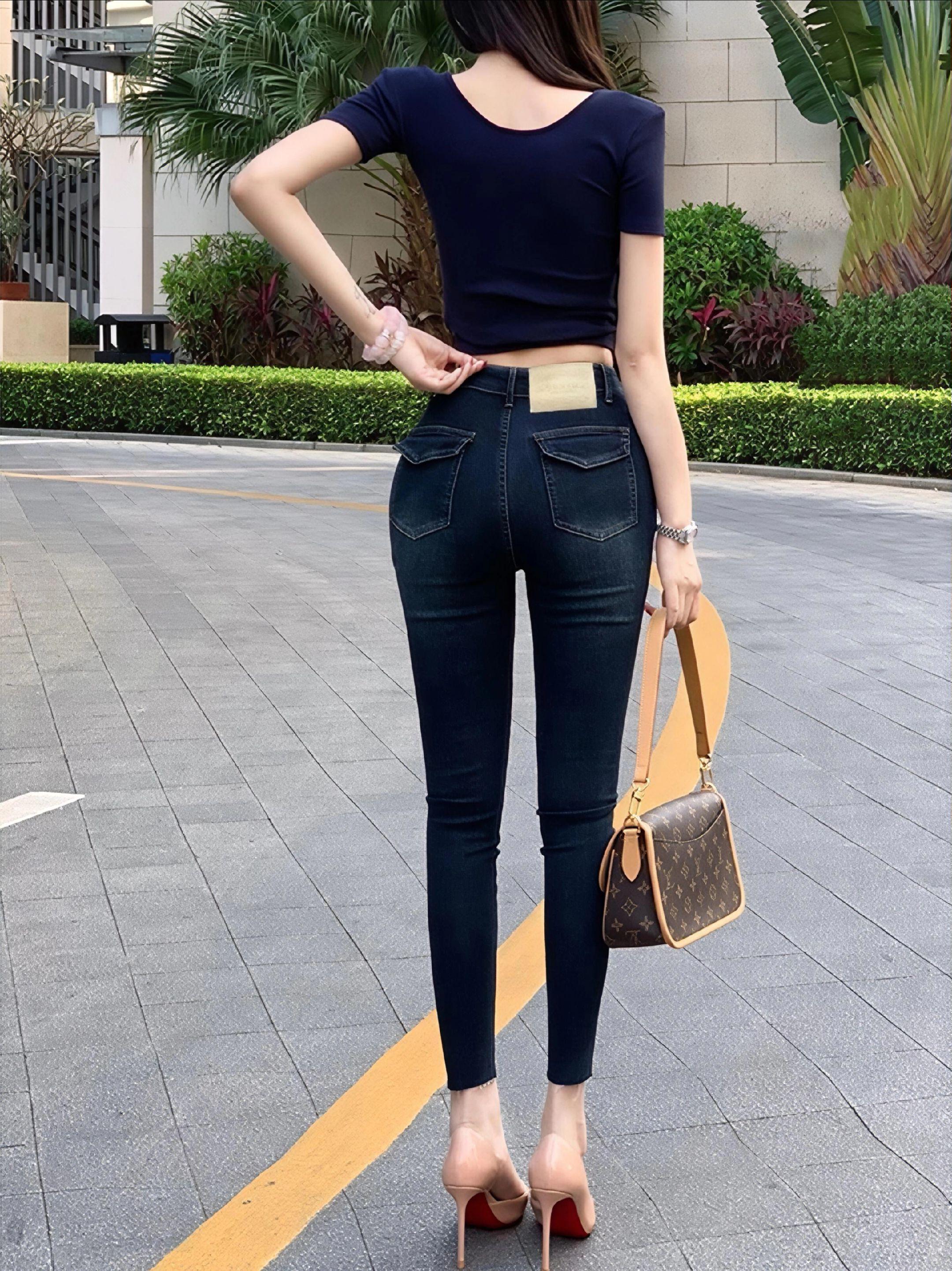 紧身牛仔裤推荐 回头率爆棚的牛仔裤 时尚牛仔裤 紧身牛仔裤背影 时尚洋气减龄