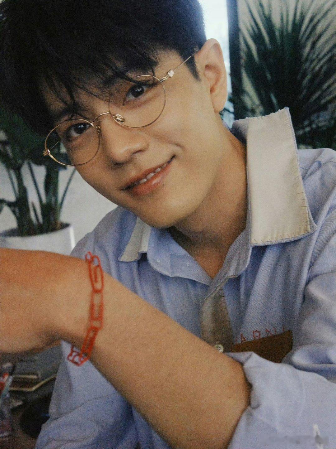 一眼认出肖战王一博！！！巨星闪耀微博之夜！！！微博之夜简笔画猜阵容微博之夜第七