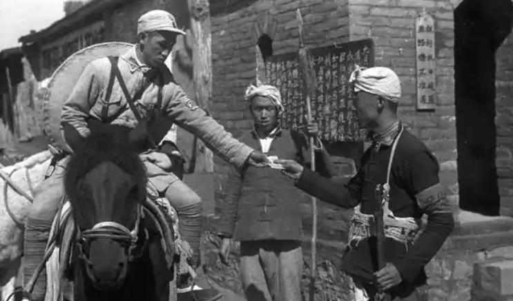 1941年，八路军独立营长叛变，侦察科长知道后就去劝阻，进村后，他感觉不对劲，就