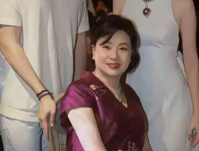 当全网夸二太手段硬，四太野心大，唯独三太陈婉珍像个拿工资吃饭的群众演员，没家世没