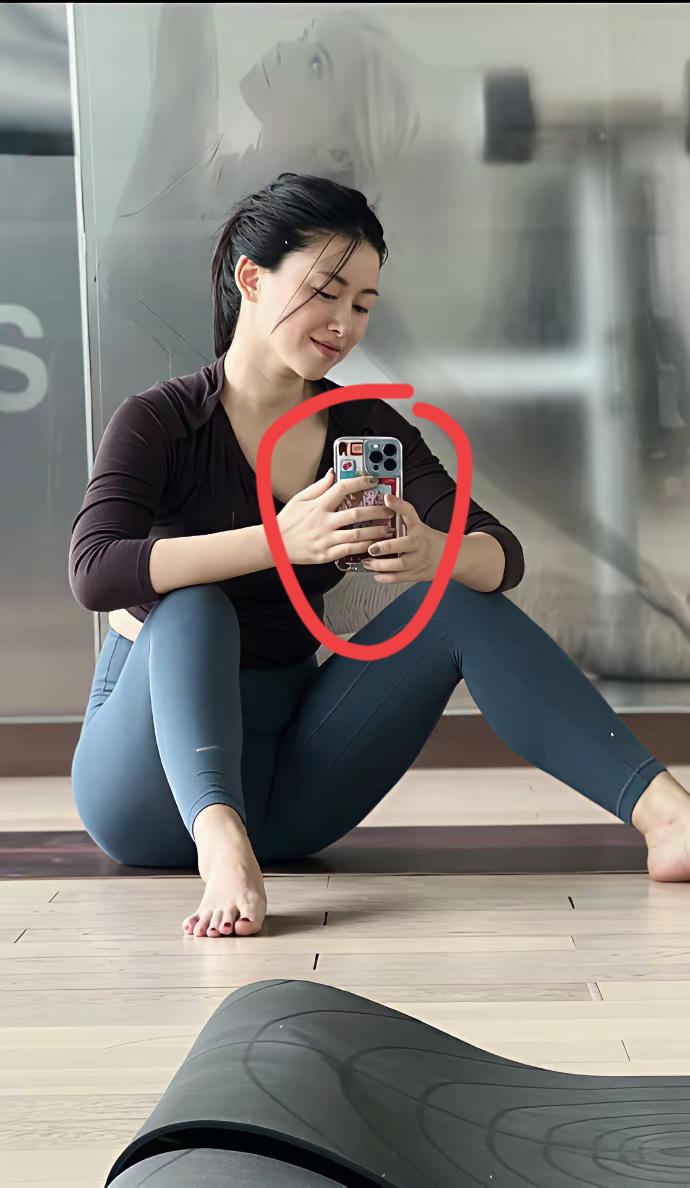 朱珠用的手机是什么牌子的，一个月3000元，不知道能不能买得起