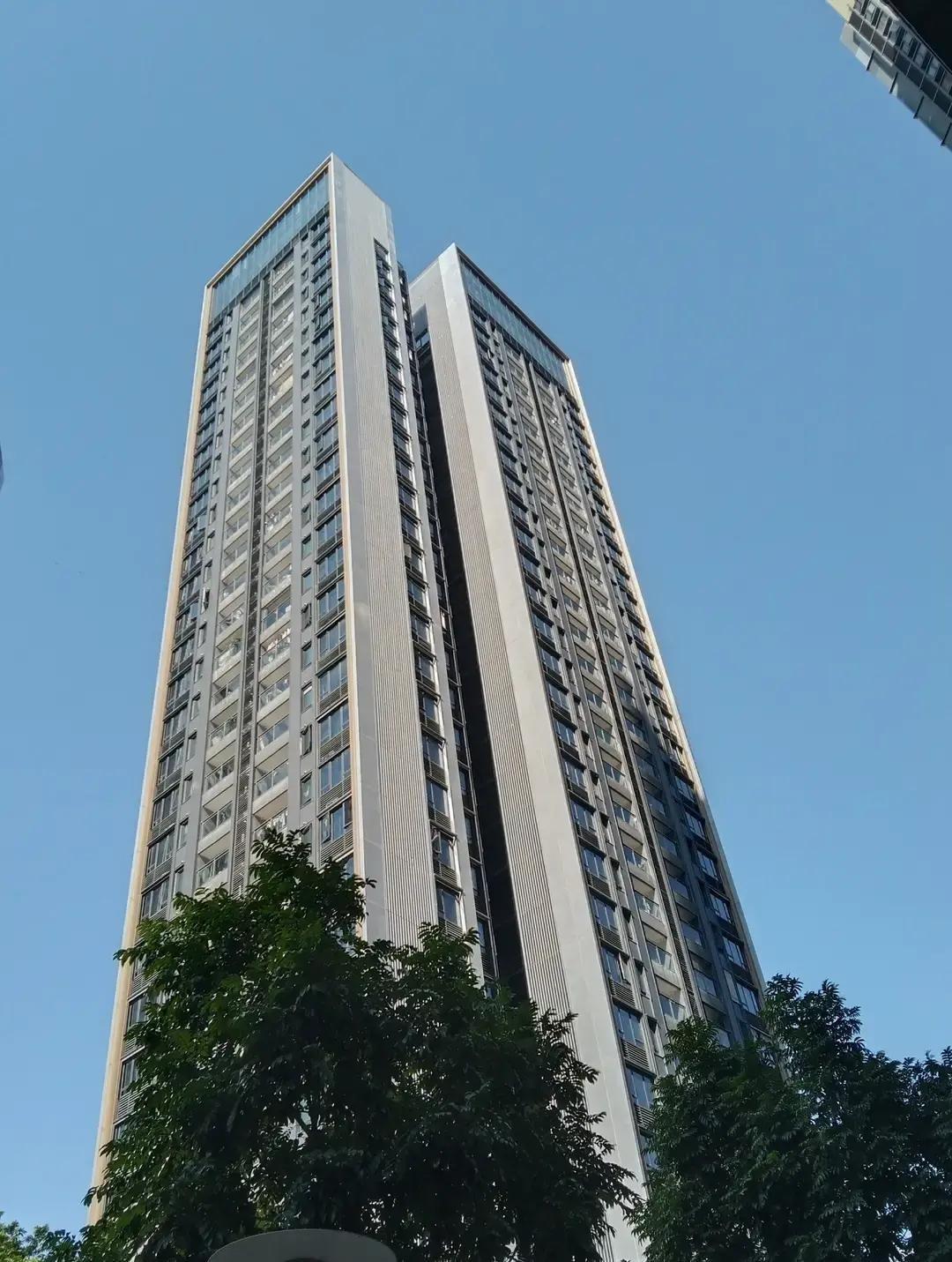 深圳二手房终于不再一路跌。南山福田的好房子悄悄涨了3%到5%，满两年免增值税加