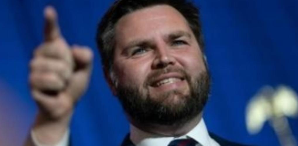 美国二把手终于发飙了！他直接放话，如果中国把美国超了，别怨中国，得怨美国领导人自