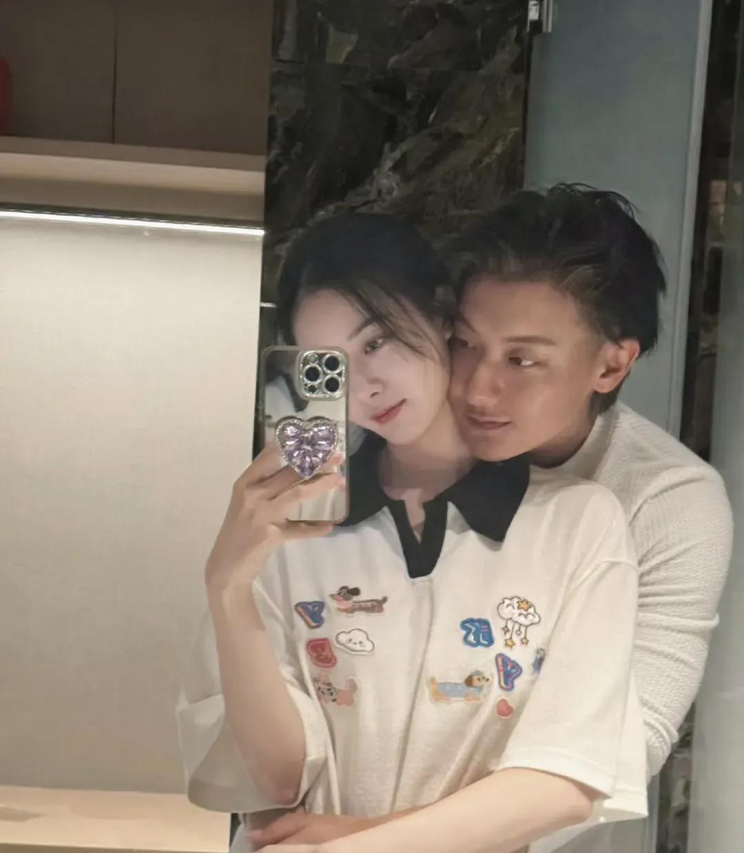 黄子韬和徐艺洋这恩爱秀的，羡慕死人啦！徐艺洋长的好漂亮啊！怪不得黄子韬这么喜欢