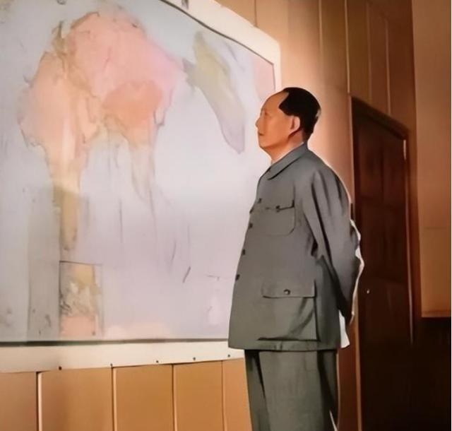 1951年，10万志愿军被美军包饺子，一向淡定自若的彭老总心急如焚连忙向毛主席求