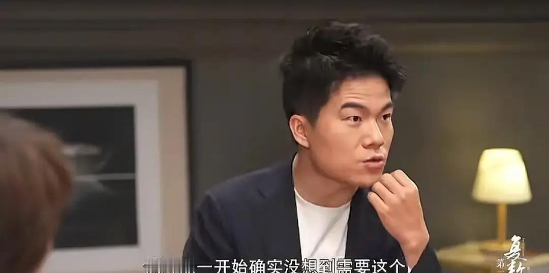 董宇辉跟周老师后台闲聊，说现在吼得嗓子冒烟的喊播确实流量猛，自己播得温吞，数据常