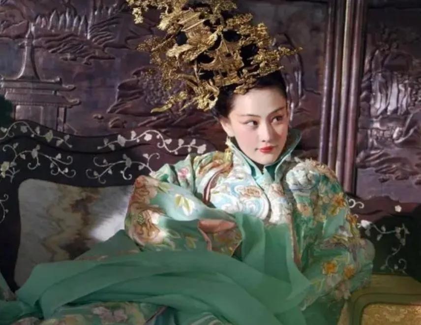 嘉靖年间，皇帝的爱妃张娘娘，会阴部位长了一个毒疮，痛苦不堪。皇帝命太医治疗，可这