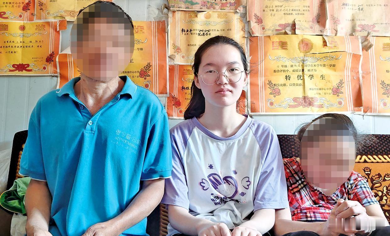 河南699分女生韩雅平选择了清华卓医班临床医学，是百里挑一，最佳良选。韩雅平