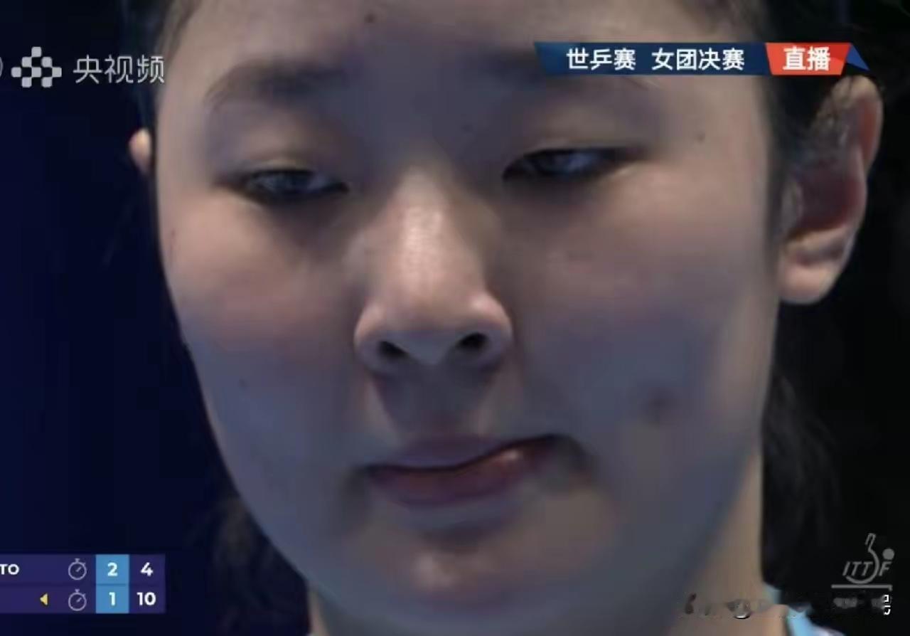 很多人都误会王曼昱前两局状态拉胯、不敢出手，其实根本不是怯场，而是陷入了两难的战