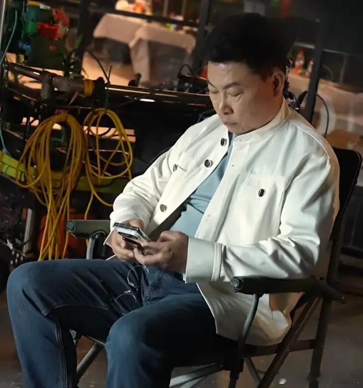 还以为是谁提前把消息捅出来了…万万没想到第一个抢先亮相的居然是余总啊？哈哈哈又没