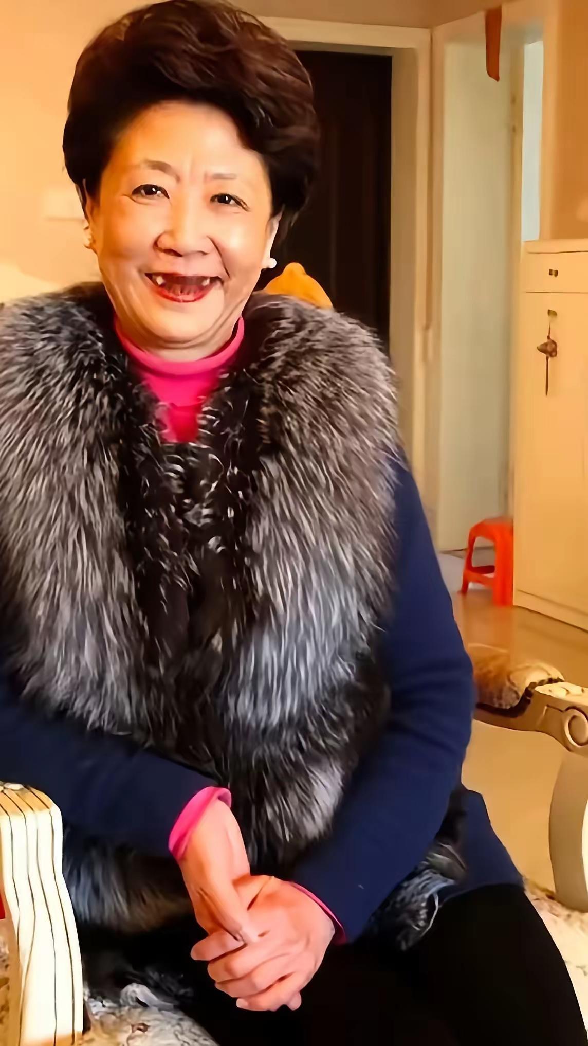 庞叔令这一巴掌打得真响。她大概也没想到，自家捐给南京博物院的明代古画《江南春