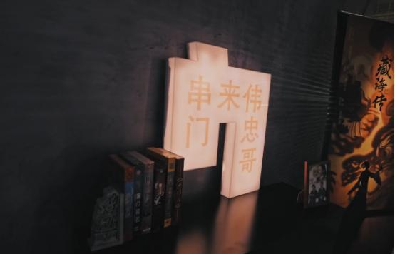郑晓龙和曹译文两位导演最近做客了王伟忠的视频播客，这场跨界对话，吸引了网友围观。