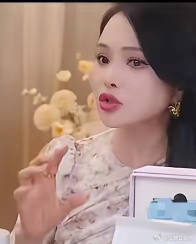 伊能静真的很担心网友不看好她和秦昊。她有点焦虑了。伊能静直播时说：“我觉得网友