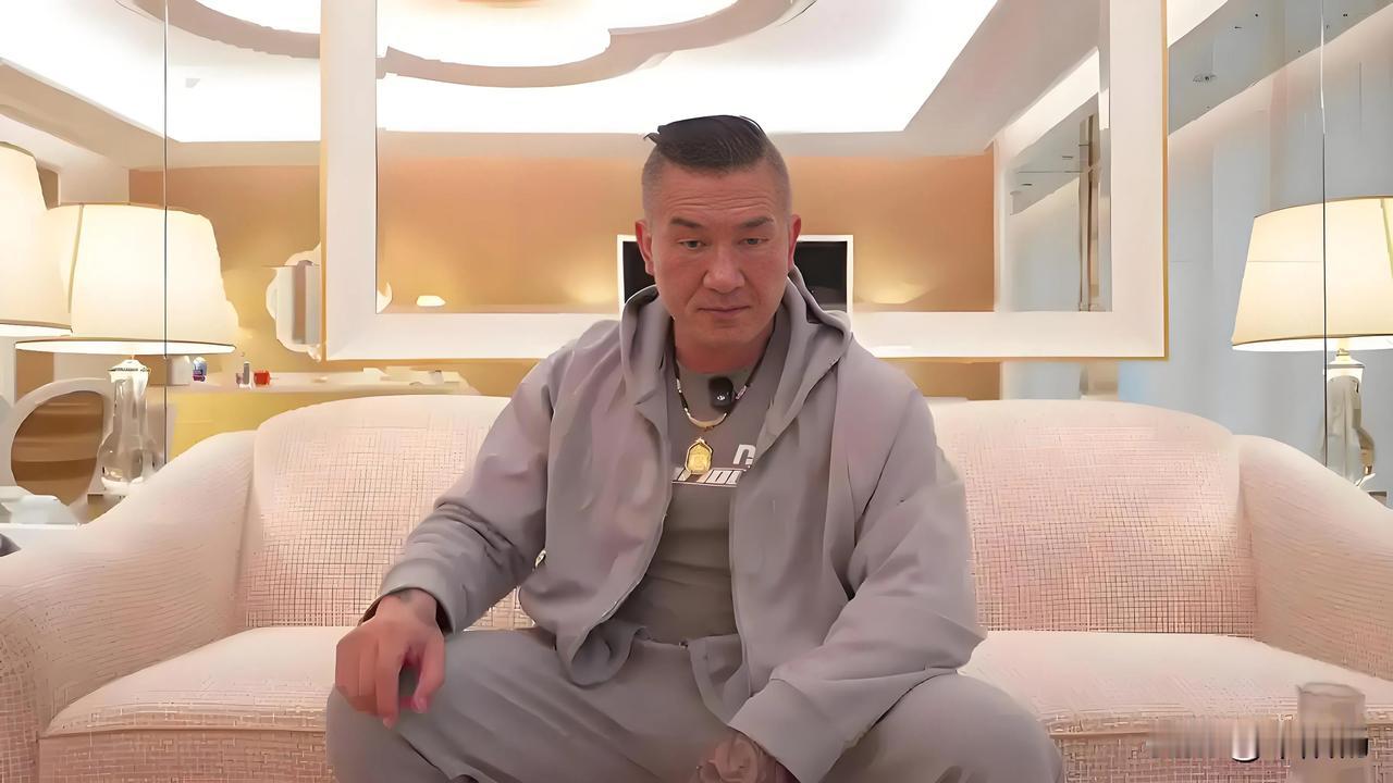 台湾网红“馆长”在作秀吗？网红“馆长”挑战喝豆汁后惊喜称赞。网红“馆长”北京
