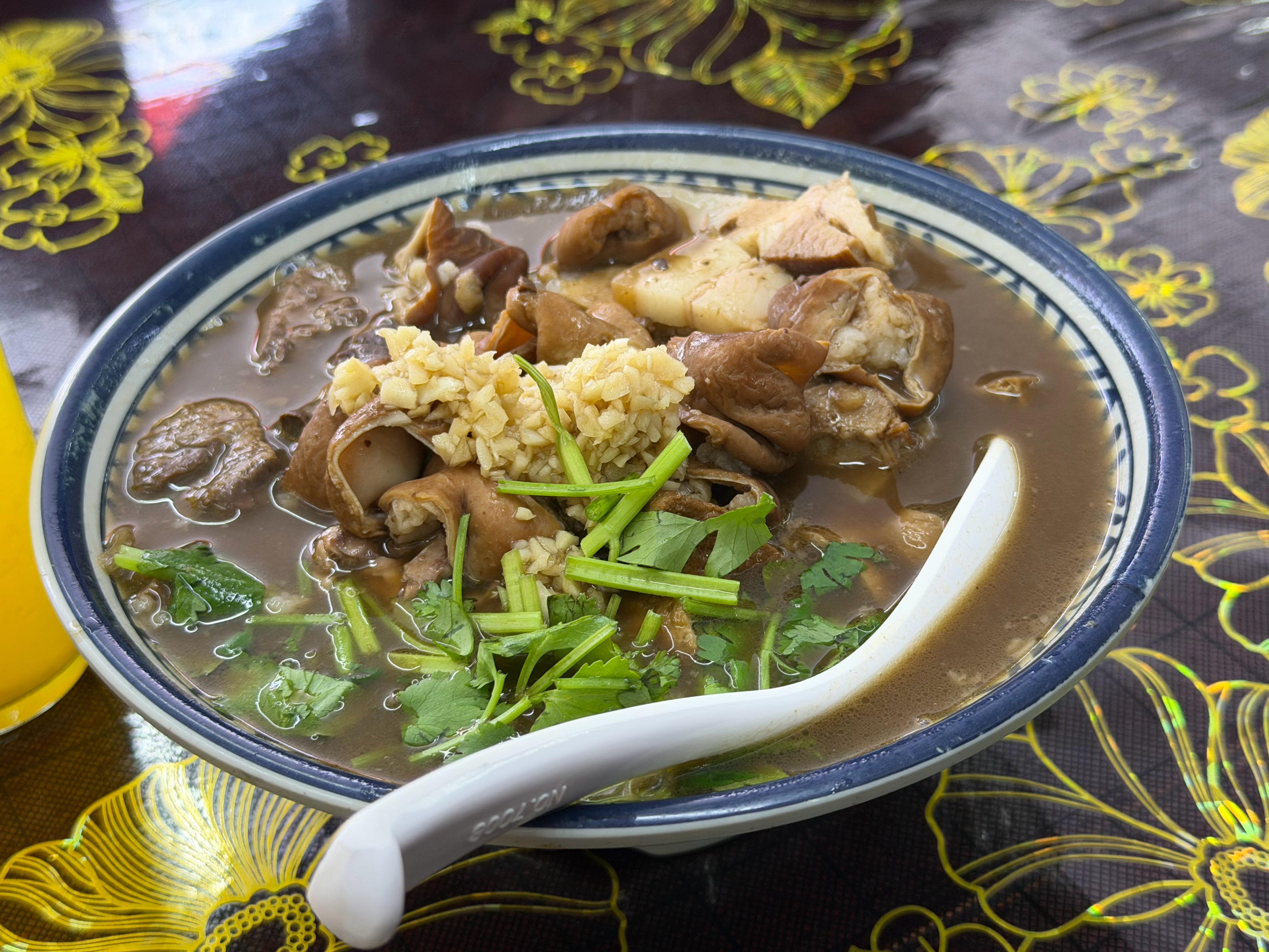 来北京的第一餐，吃点儿卤煮，那叫一个地道大家吃过吗？北京