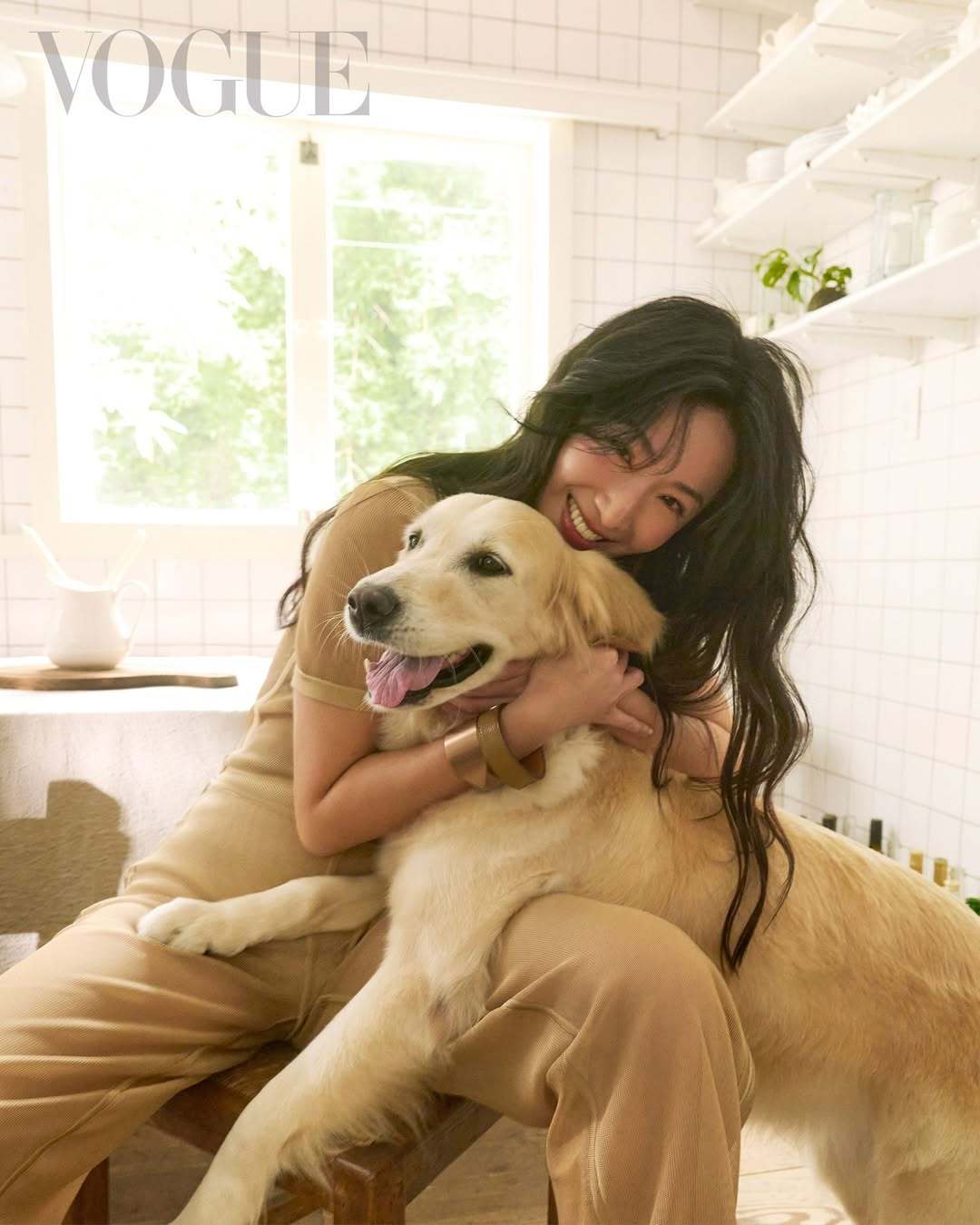 隋棠和爱犬Ruby登上台湾VOGUE！Ruby是只退役导盲犬，当时决定领养，她认