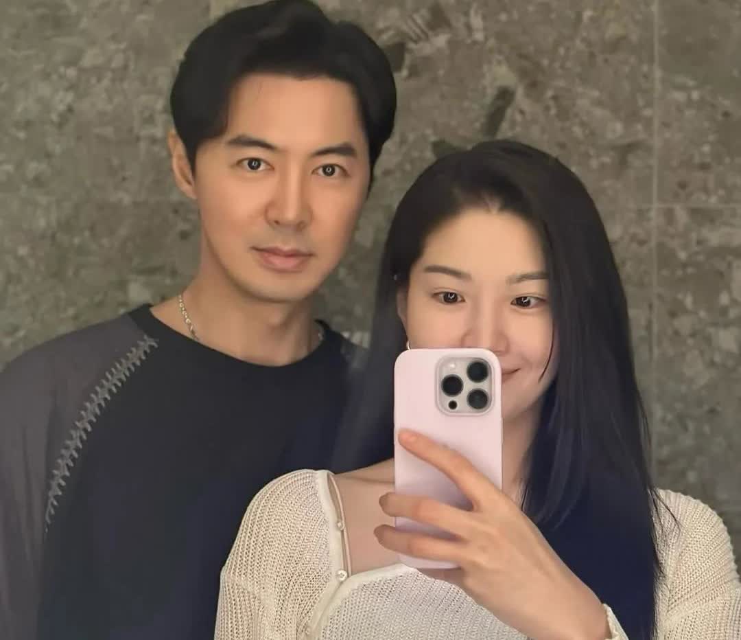 15日，Junjin的妻子刘亦书在自己的Instagram上写道“这是我在家浴室