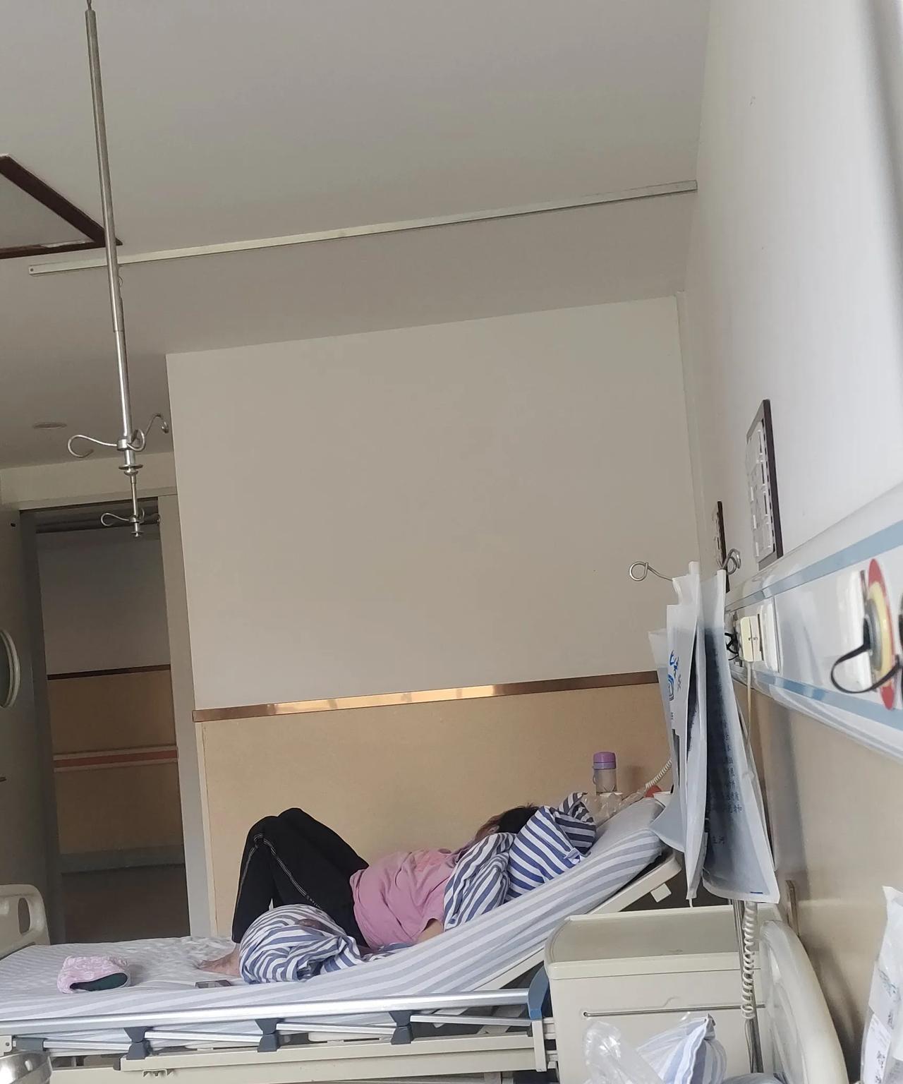 后悔不生孩子！这已经不是出自第一个老人之口了，也不会是最后个。我妈妈摔了一跤导致