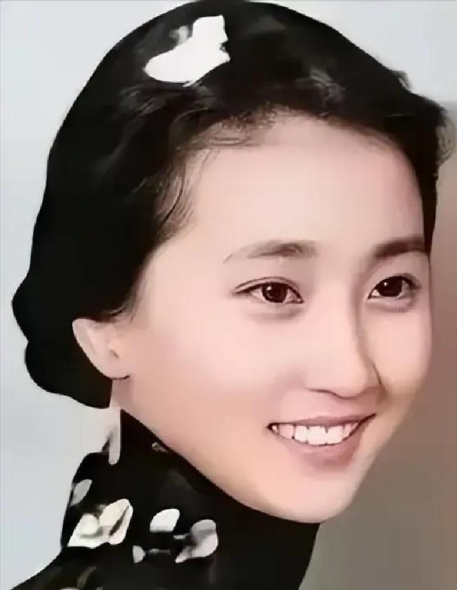 1947年，36岁的钱学森还没结婚，父亲急了，托干妹妹蒋英帮忙介绍对象。蒋英在上