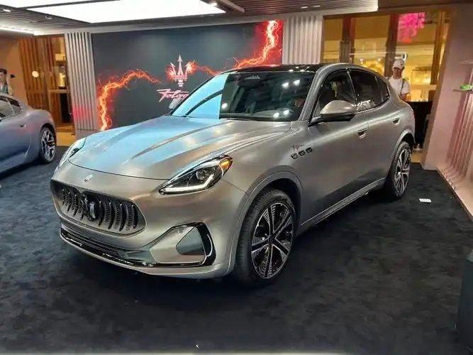 玛莎拉蒂电车狂降老车主破防多地玛莎拉蒂门店社交媒体发布海报称，玛莎拉蒂的纯电S