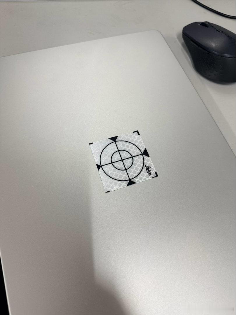 电脑的logo太丑干脆换个莱卡标