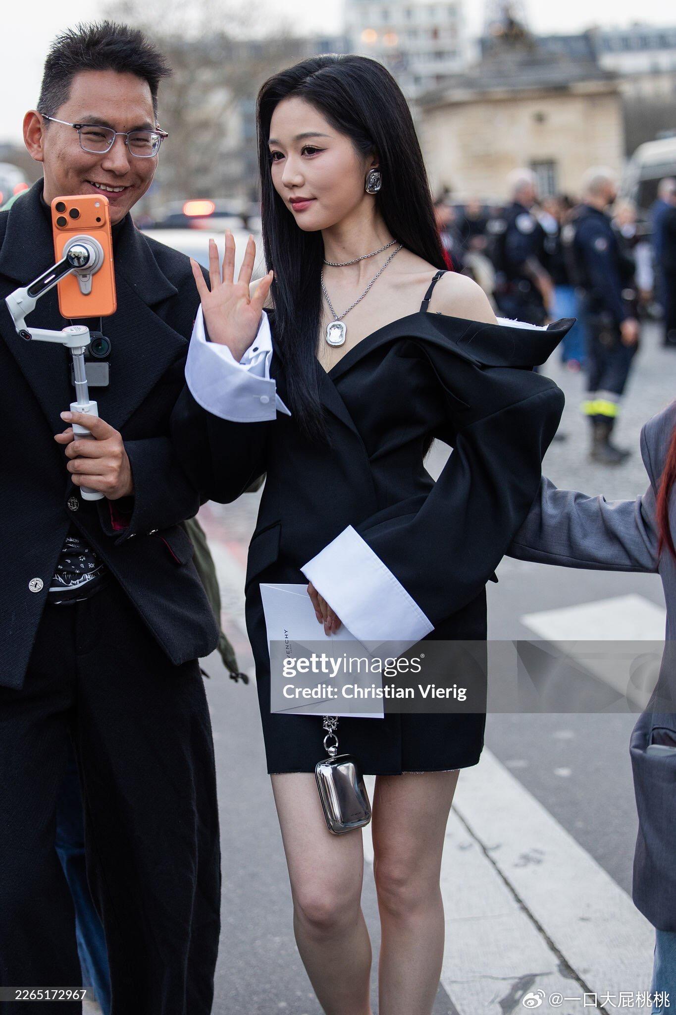 岳雨婷巴黎时装周纪梵希看秀G社生图，心态很好巴黎时装周直击时尚幕后