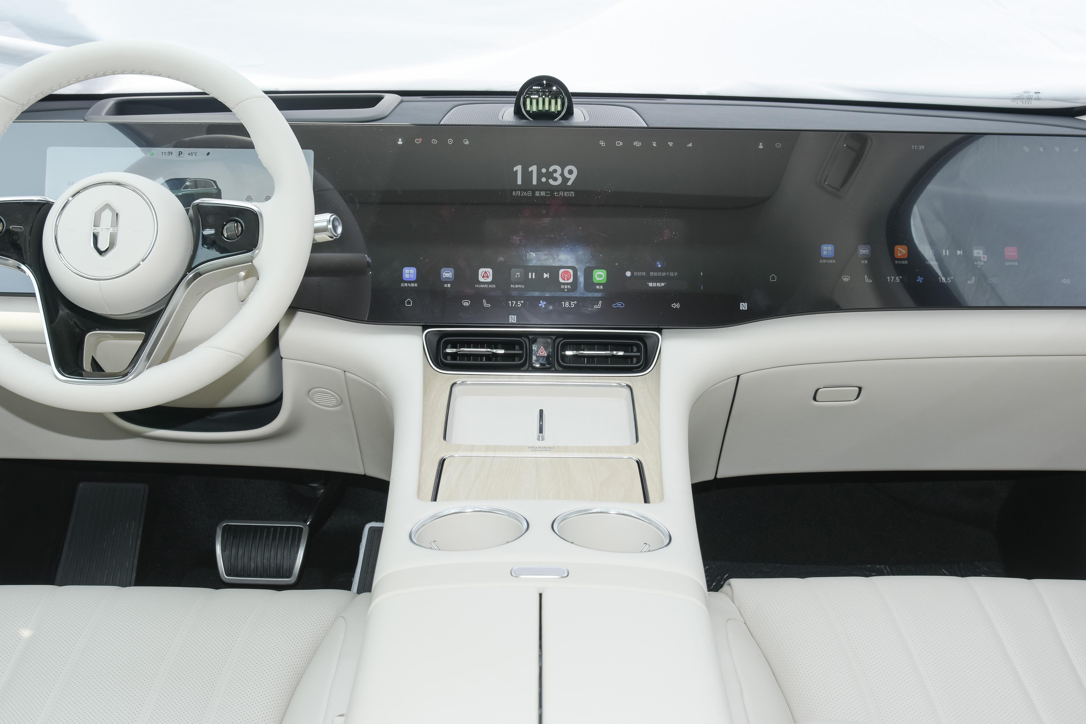 问界M8，华为智驾没得说，大灯起雾让我有点意外