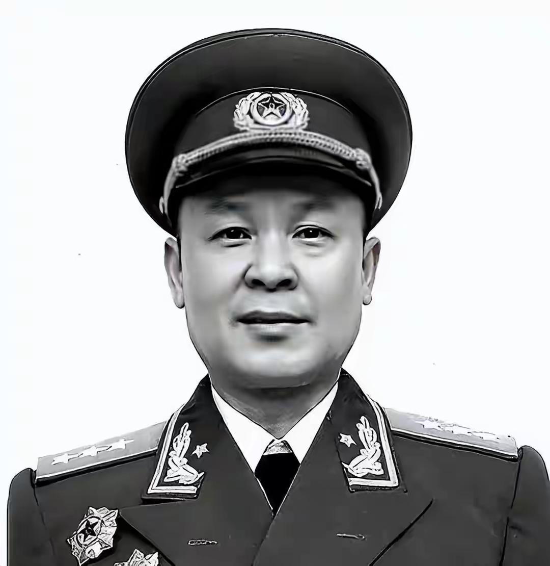 韦国清曾是兵团司令员，为何49年改编三野时，却改任兵团政委了？要弄明白这件事