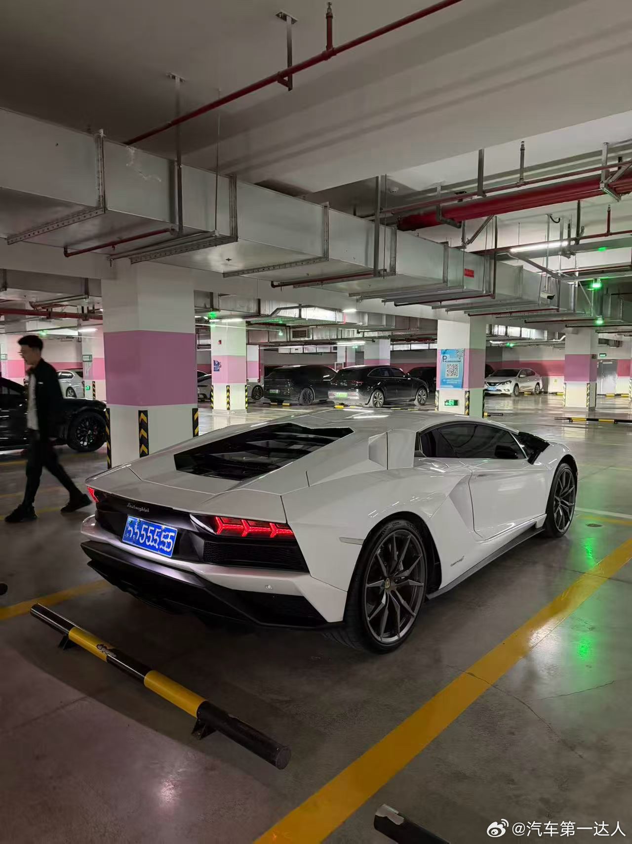 真正的强者，从不用喧嚣证明自己。这台19年兰博基尼LP740，搭载6.5LV1