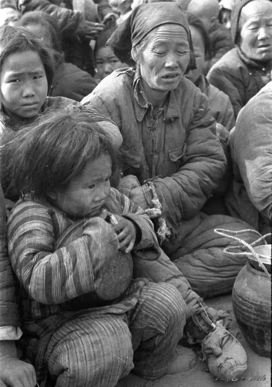 日本鬼子侵略我们的时候，我们先辈们的日子过得有多苦，看看这些老照片，就知道当时的