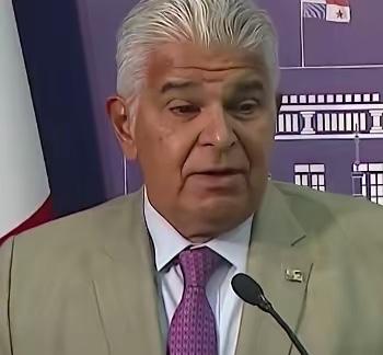 全世界都在明抢，谁还听你慢悠悠讲道理？巴拿马的总统最近喜欢跳得挺高，说不怕代