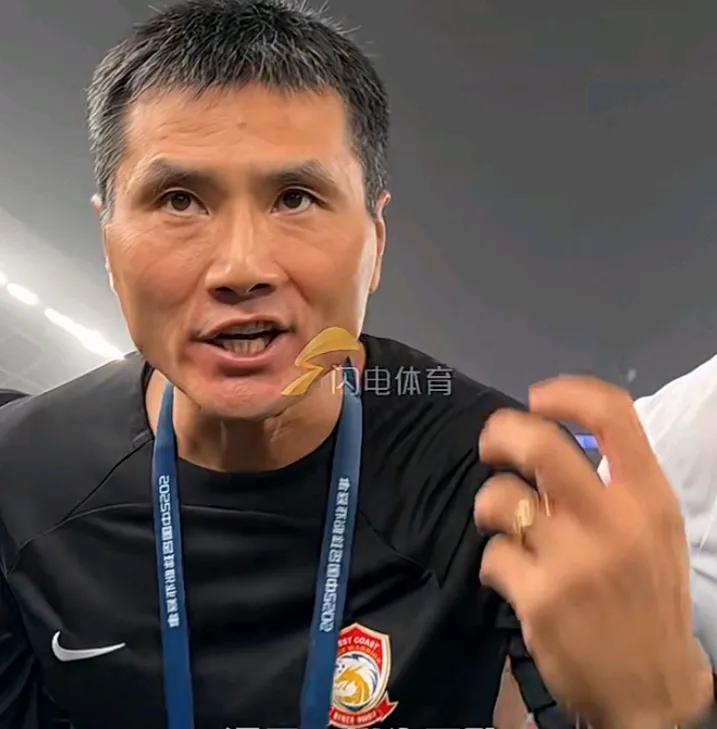 赛前低调，比赛时高调，韩鹏的情商是真的高。邵佳一估计被韩鹏的一顿捧给整迷糊了，