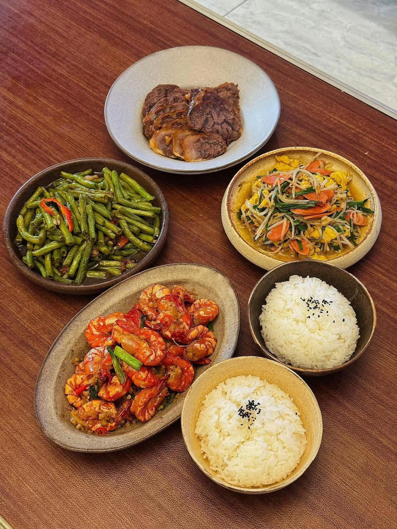 二人餐，上饭！开饭啦。吃吃喝喝晚餐